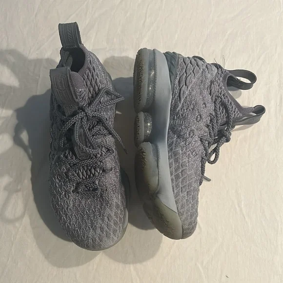 Nike LeBron 15 “City Edition” Wolf Grey/Metallic Gold Size Men 4 Youth Like new - Picture 8 of 16